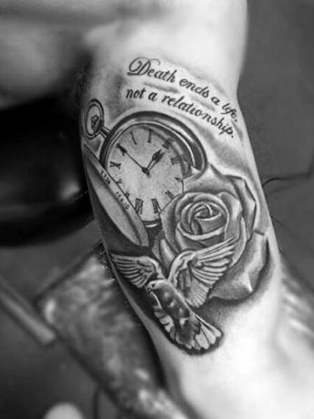 Sentimentale tatoveringer i indre arm