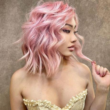 Teplé růžové pastelové vlasy