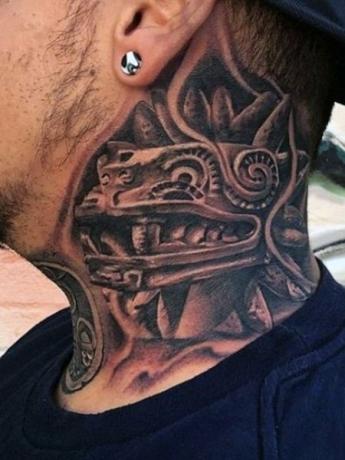 Aztécke tetovanie na krk pre mužov