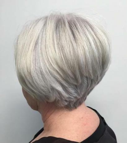 70+ sivá skladaná pixie bobka pre hrubé vlasy