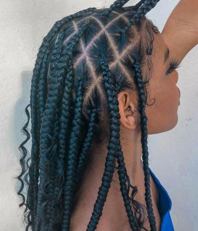 Diamond Parting for Long Notless Braids 