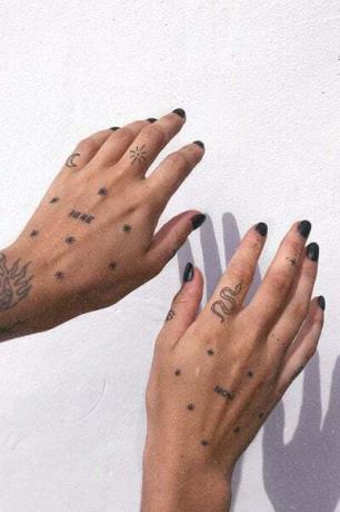 Hviezdne tetovanie na ruky