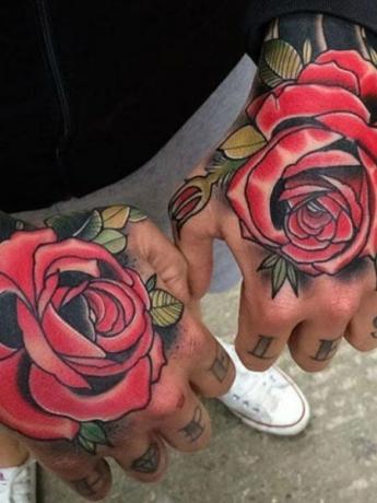 Tetovanie červená ruža 