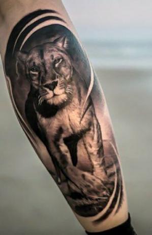 Ženské tetovanie leva