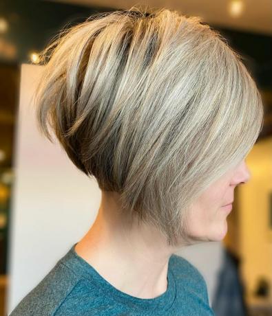 Short Stacked Bob med Barely There Undercut