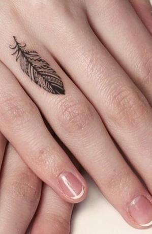 Tetovaža s perjem