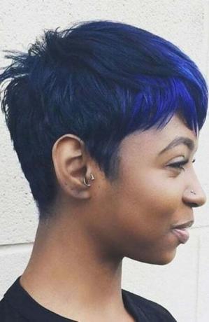 Tmavě modré krátké vlasy pro ženy