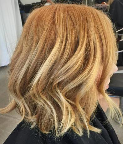svetlé karamelové blond vlasy