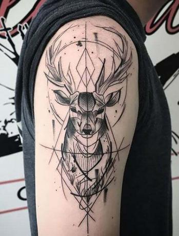 Geometri tatuiruotė su puse rankovių