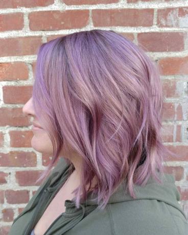 Šviesiai pastelinė purpurinė plaukų spalva