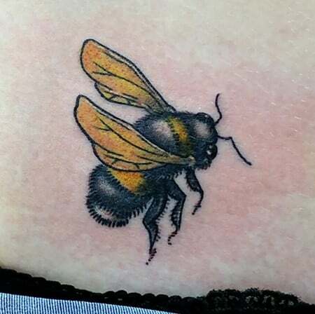 Винтажная татуировка с пчелой 2.