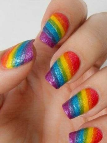Jednoduché farebné Rainbow Nail Art