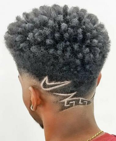 Dizajn vlasov s podstrihnutým logom Nike