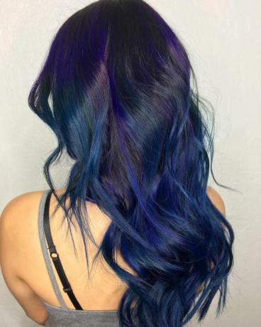 Modri ​​in vijolični poudarki za črne lase