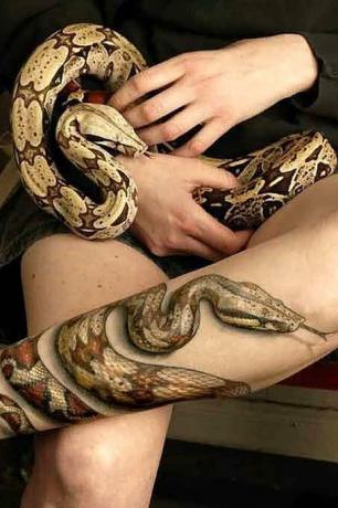 Realistinė gyvatės tatuiruotė