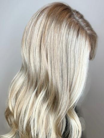 Príklad svetlej blond farby vlasov dosiahnutej pomocou Babylights