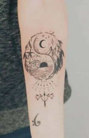 Jedinečné tetovanie Slnka a Mesiaca 