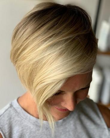 Pixie Bob Deep Side Parted s Blonde Balayage