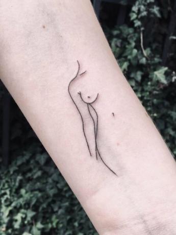 Minimalistické tetovanie siluety ženy 