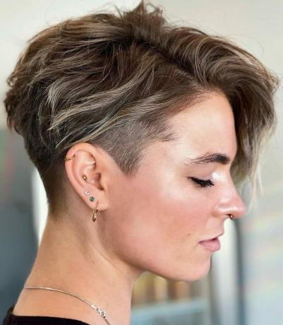 Side Parted Pixie med Undercut