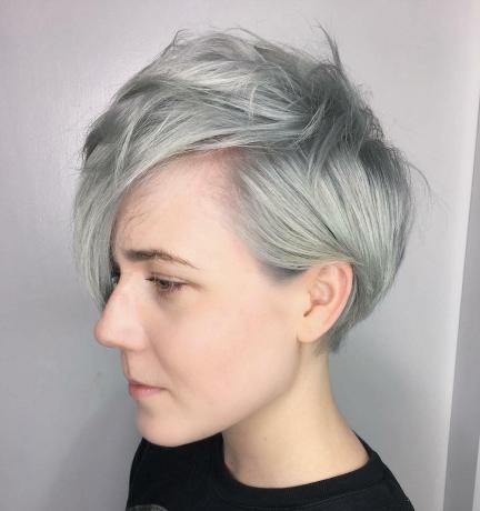 Pixie grigio mosso per capelli fini