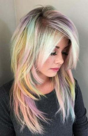 Diffondi la felicità con i capelli color arcobaleno!