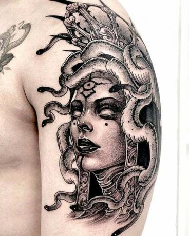 Medusa tetování s polovičním rukávem (1)