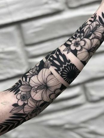 Tetovanie na rukáve na predlaktí
