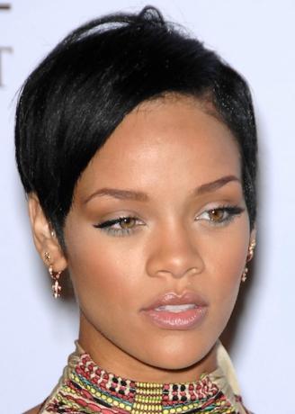 15 szívmegálló megjelenés Rihanna rövid frizuráival
