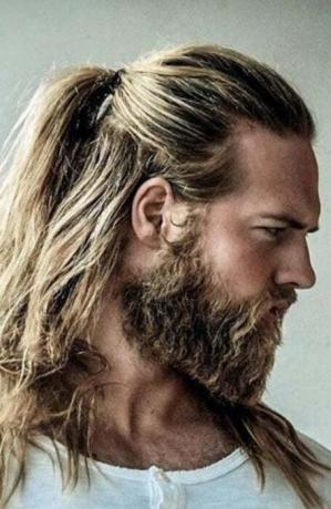 Vikingské vousy s hranatým obličejem