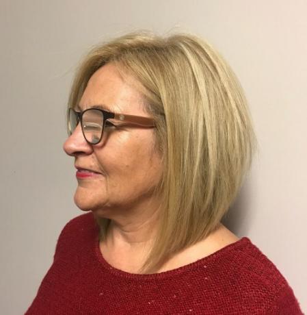 Blond lob pre 50-ročné ženy s okuliarmi