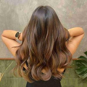 भूरे बालों पर कारमेल बलायेज: इसे पाने के 25 शानदार तरीके