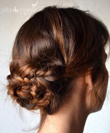 18 Alluring Loose Updos for Event