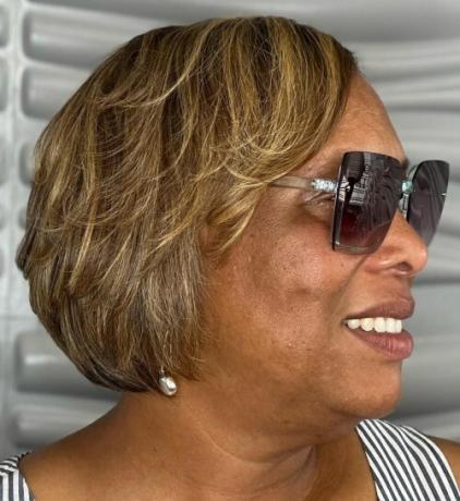 Gevederde bob met highlights voor zwarte vrouwen boven de 50