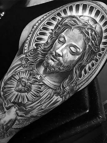 Jeesuksen käsivarren tatuoinnit