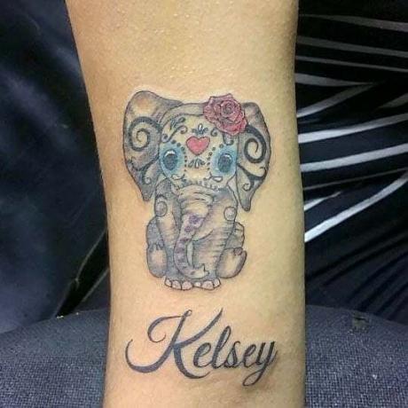 Tetovanie s menom slona