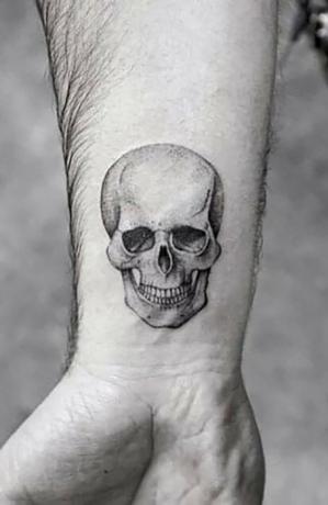 Kleine schedel tatoeage
