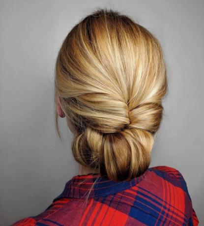 Coafuri ușoare pentru părul lung - Twisted Bun
