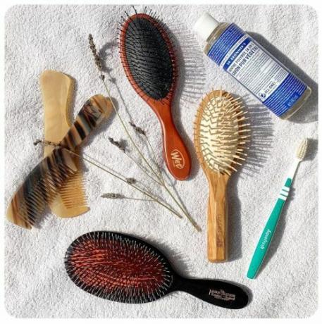 Metoda čiščenja ščetk za lase