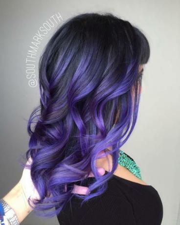 Pastelinės violetinės spalvos balayage juodiems plaukams