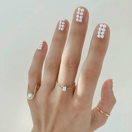 Elegantné perlové nechty