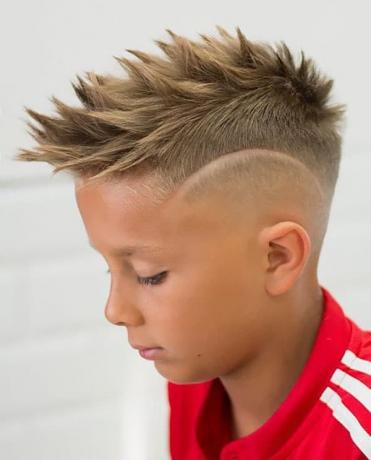 Taglio di capelli da calcio per ragazzi