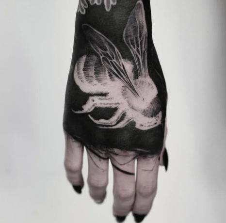 Tetovanie včelích rúk 2