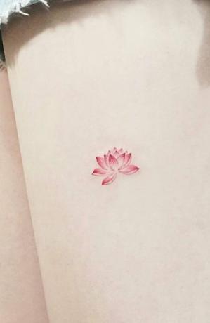 Lotus blomst tatovering