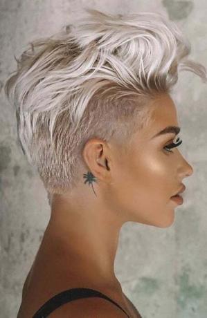 Ostré žiarivé platinové blond krátke vlasy pre ženy1