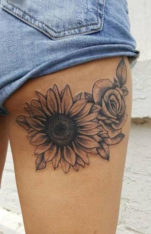 Saulėgrąžų ir rožių tatuiruotė