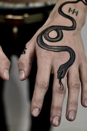 Rankų tatuiruotė