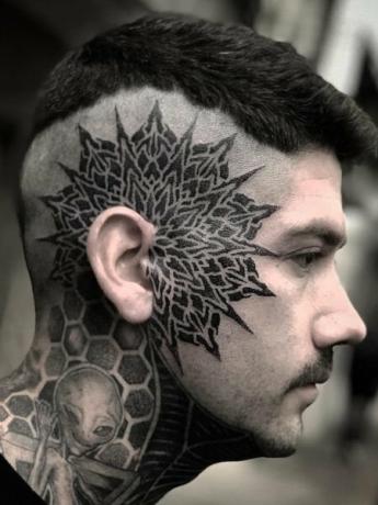男性のための曼荼羅の顔のタトゥー