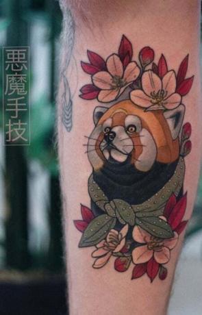 Neo tradicionālais ķiršu ziedu tetovējums
