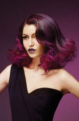 Виолетово червен цвят на косата